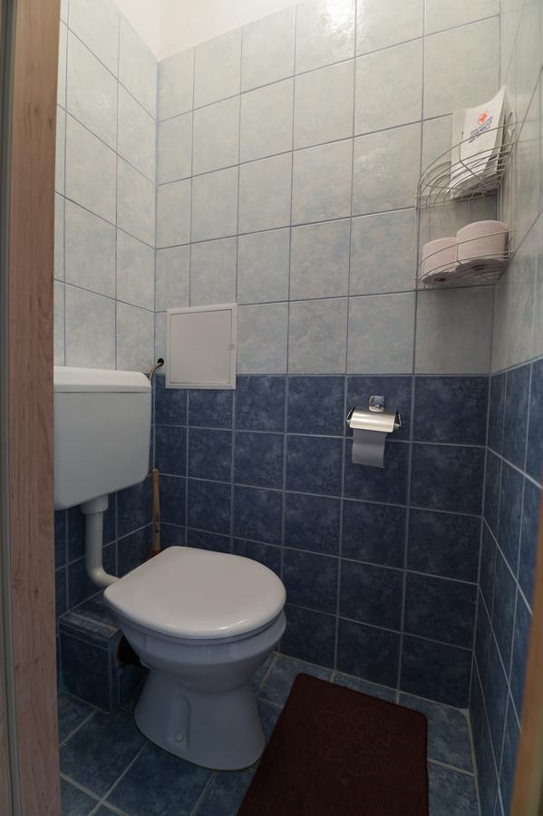 Lujzi Apartman Еґер Екстер'єр фото