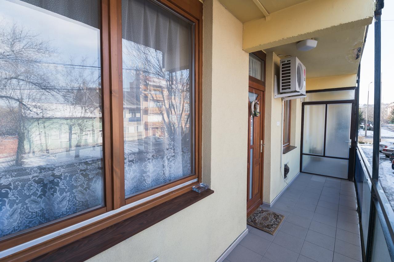 Lujzi Apartman Еґер Екстер'єр фото