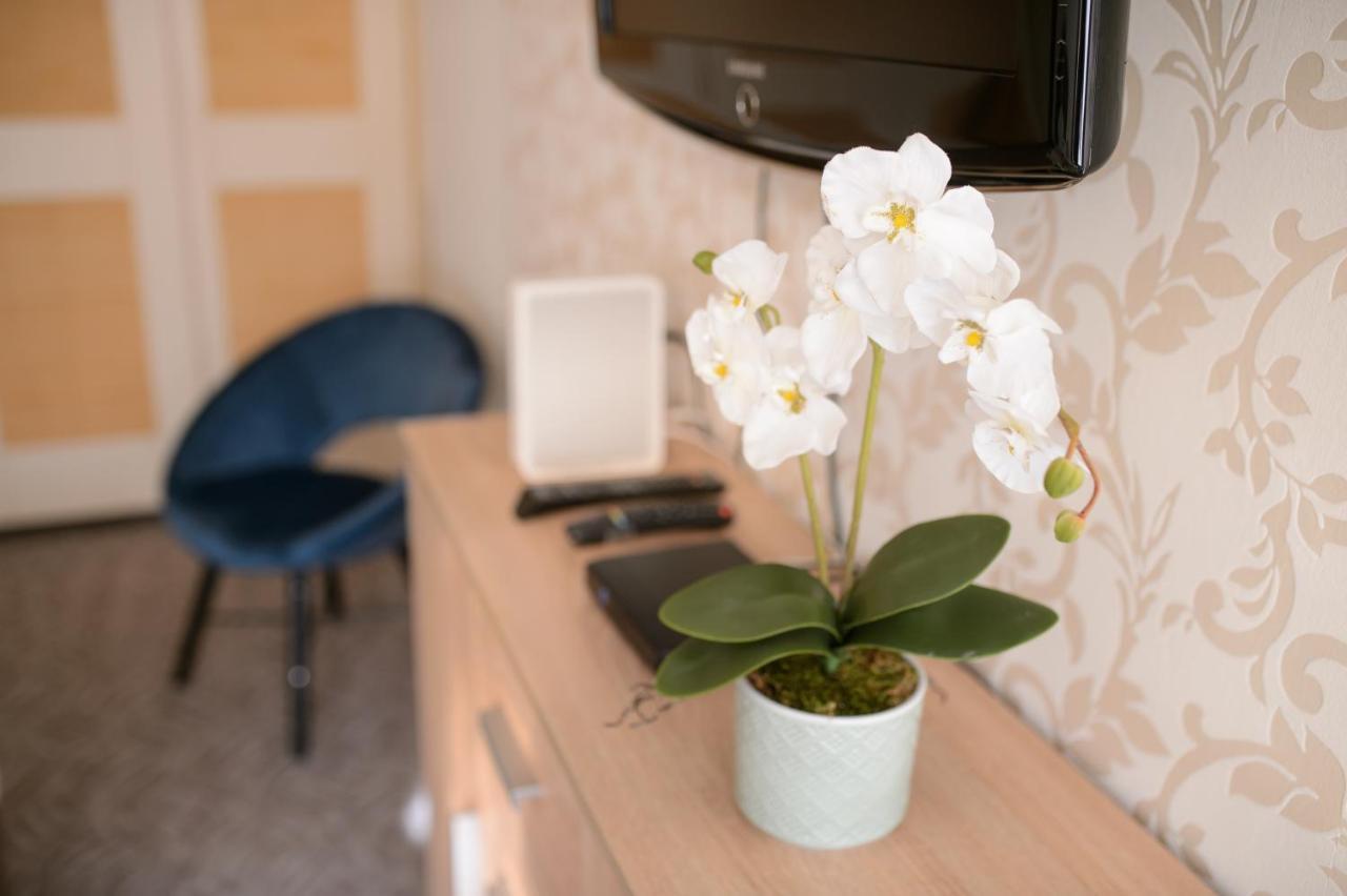 Lujzi Apartman Еґер Екстер'єр фото