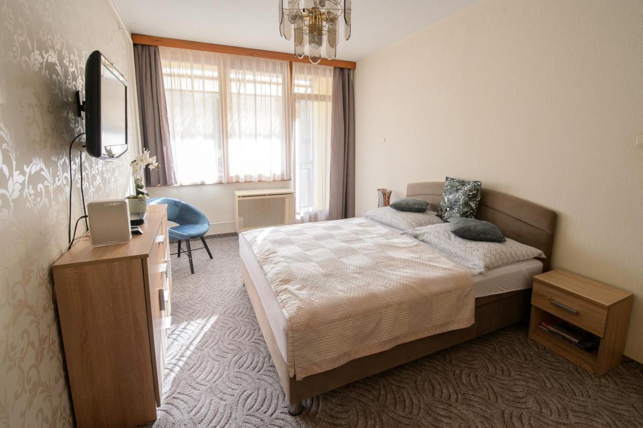 Lujzi Apartman Еґер Екстер'єр фото