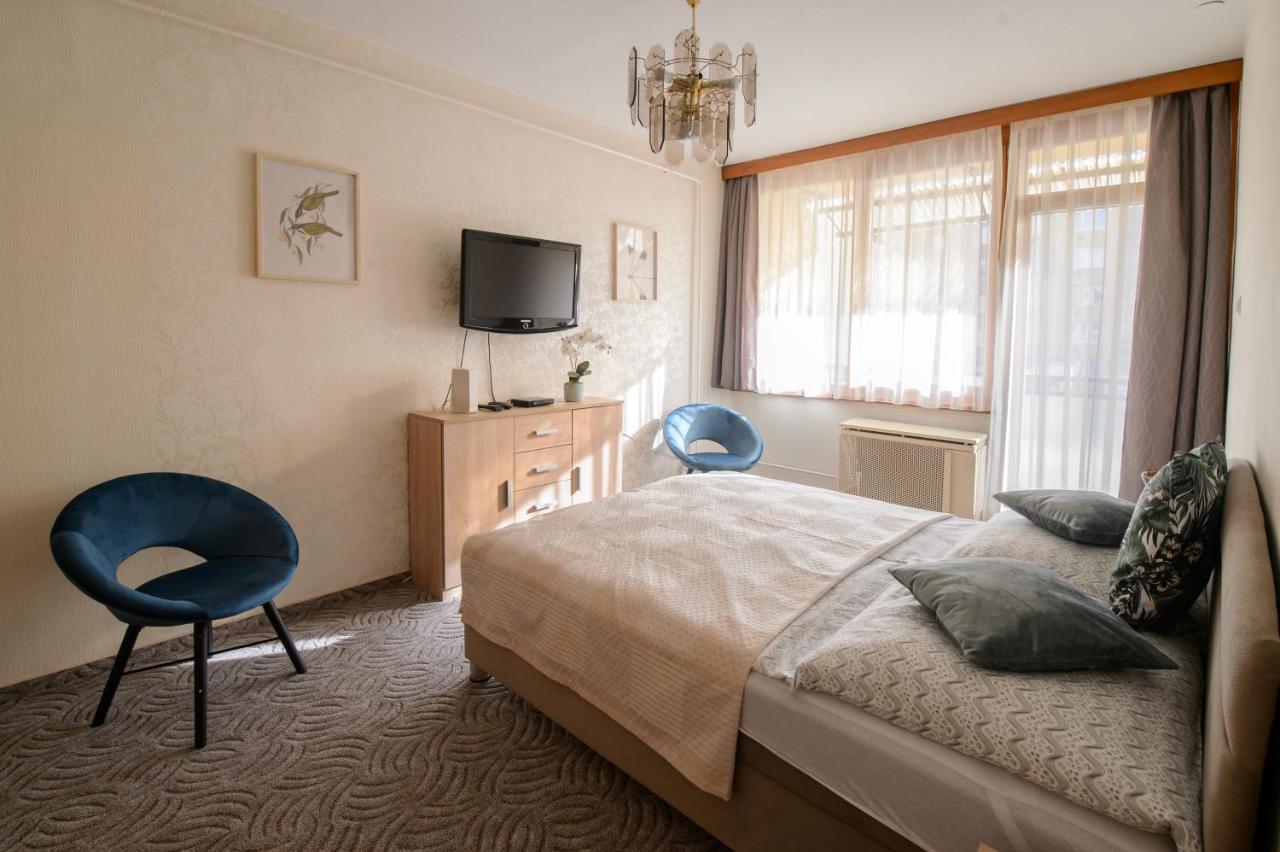 Lujzi Apartman Еґер Екстер'єр фото